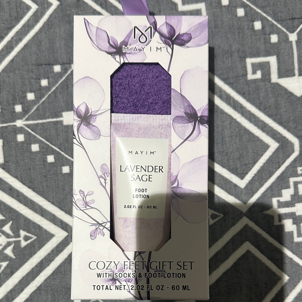 Lavender Sage Foot Lotion Set with Purple Socks